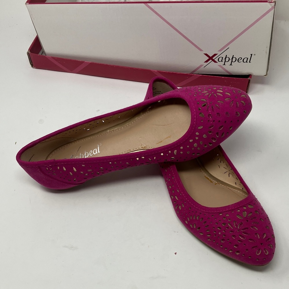 XAPPEAL Women's "Adilene'" Perforated Slip On Flats Size 7.5M With Box. Fuschia